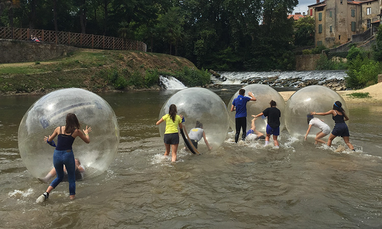 bulles sur l'eau, teambuilding