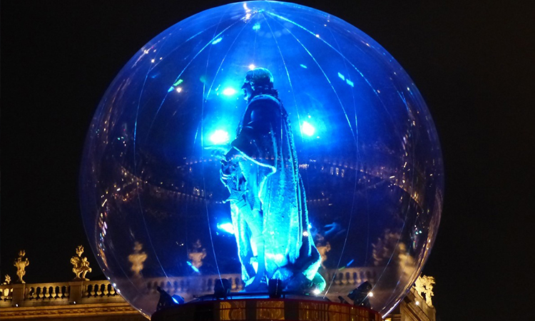 Mettre une statue dans un bulle