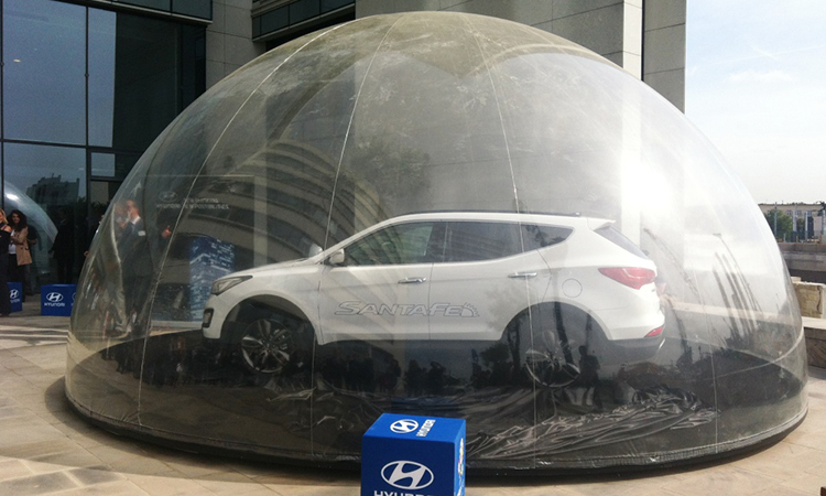 véhicule dans une bulle, voiture dans une bulle