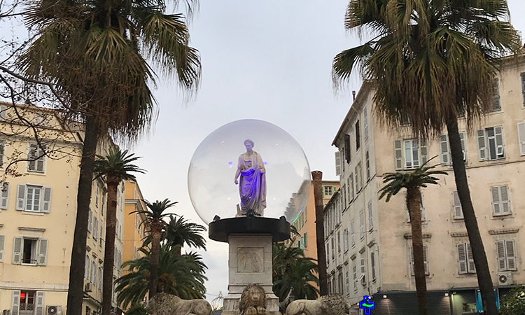 statue dans une bulle, Napoléon dans une bulle