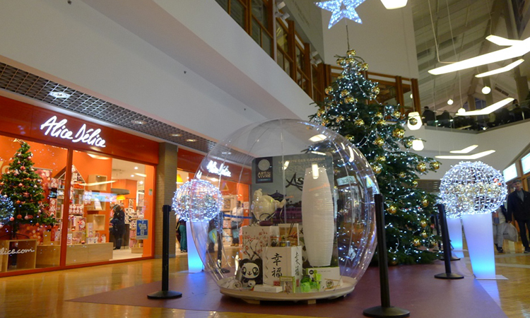 Vitrine en forme de bulles